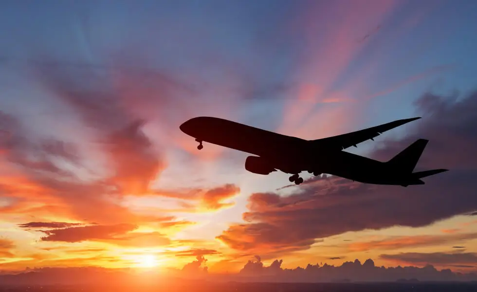 aerolíneas en Chile mejoran su puntualidad y bajan los reclamos en 2025