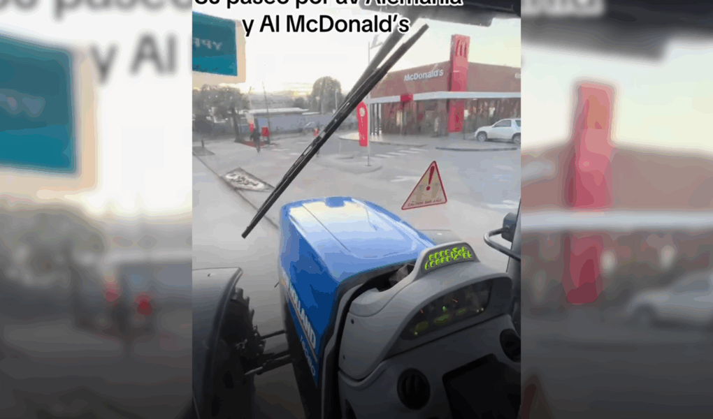 ¡Insólito! Cliente llega en tractor a McDonald's en Temuco y se vuelve viral en TikTok