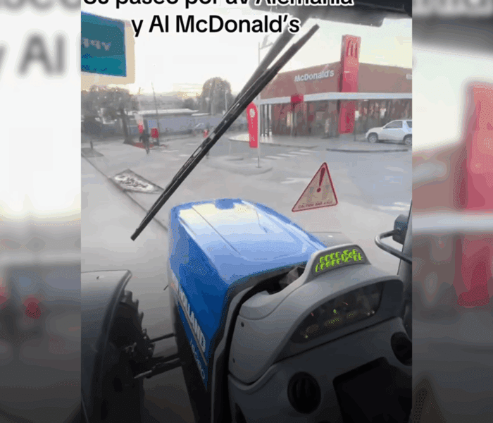 ¡Insólito! Cliente llega en tractor a McDonald's en Temuco y se vuelve viral en TikTok