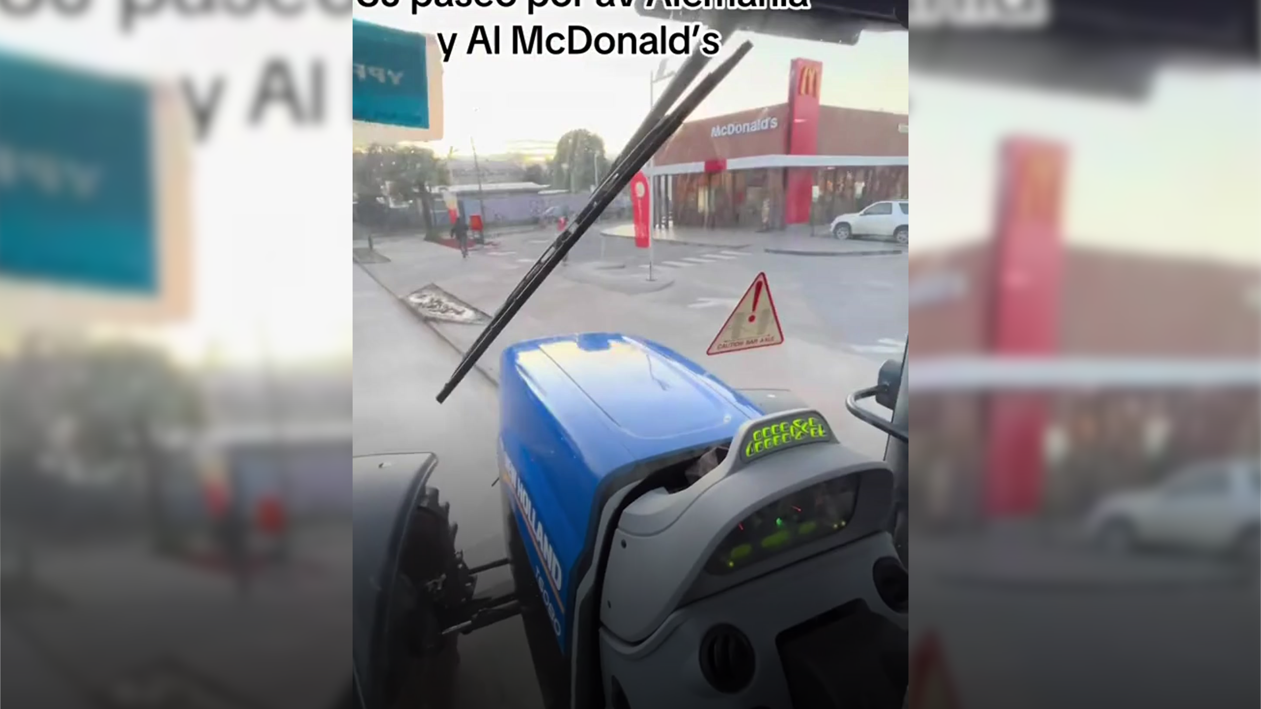 ¡Insólito! Cliente llega en tractor a McDonald's en Temuco y se vuelve viral en TikTok