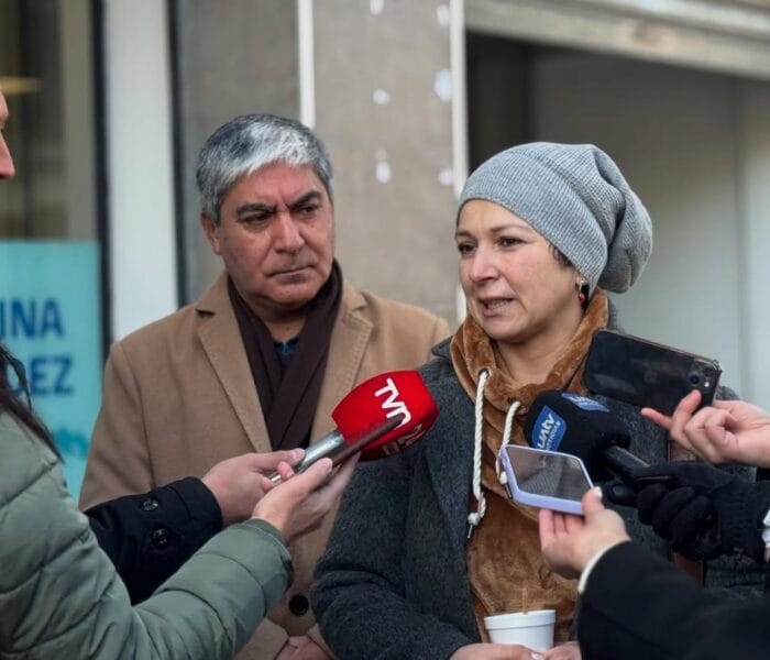 Isabel Pino, paciente con un cáncer agresivo, llegó al Compin de La Araucanía acompañado del diputado Henry Leal