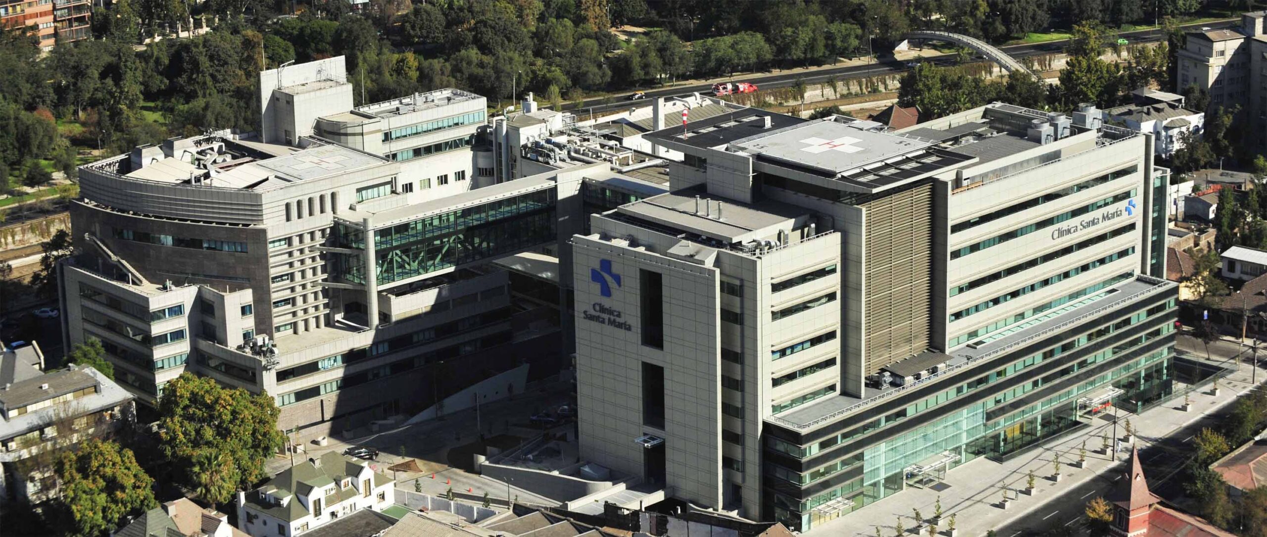 Fatal accidente en la Clínica Santa María: limpiavidrios muere tras caída