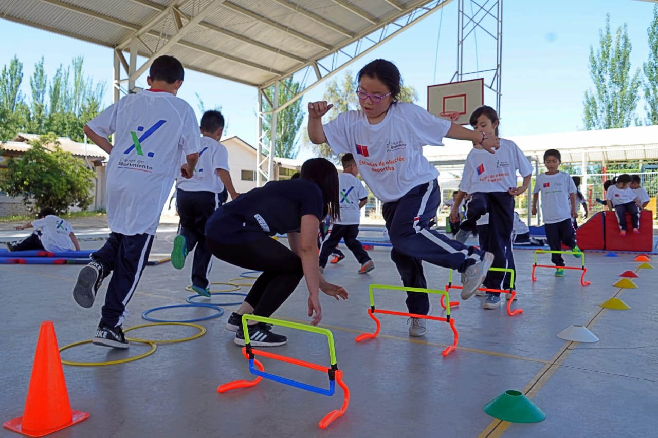 Moverse también educa: La actividad física escolar mejora el aprendizaje y el clima escolar