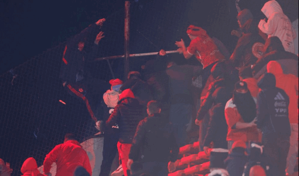 Partido de la U termina en batalla campal y pánico en tribunas