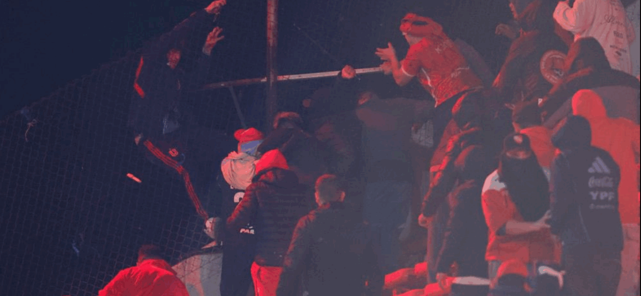 Partido de la U termina en batalla campal y pánico en tribunas