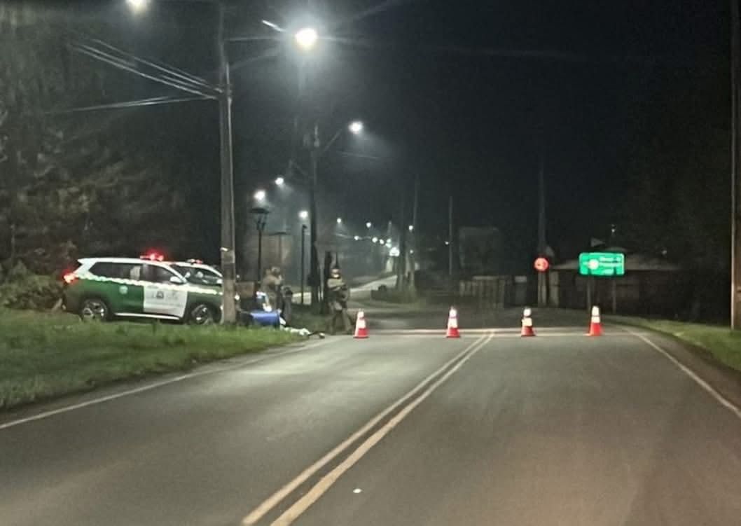 Ataque incendiario destruye camioneta en la ruta Collipulli–Angol