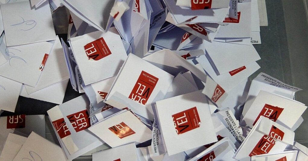 Desde 2026, extranjeros deberán acreditar 10 años de residencia para votar en Chile