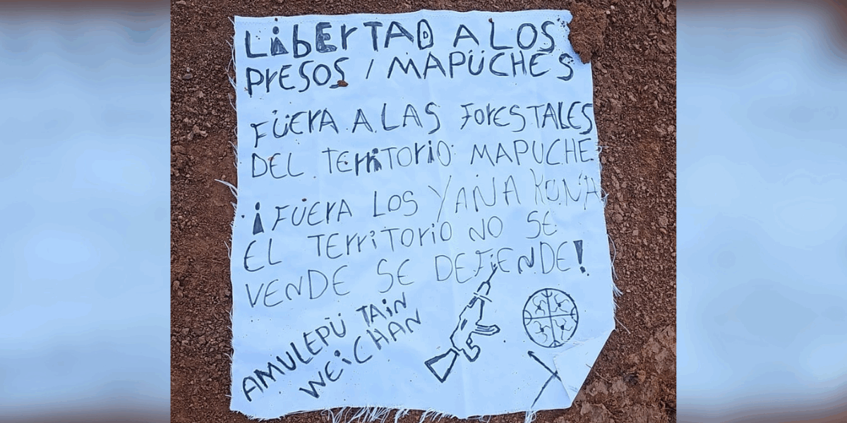 Ataque incendiario en Ercilla: queman retroexcavadora en predio forestal