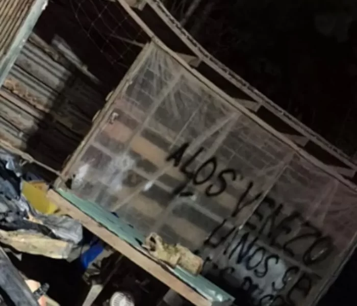 Investigan incendio en Pucón tras consigna “A los venezolanos se les respeta”