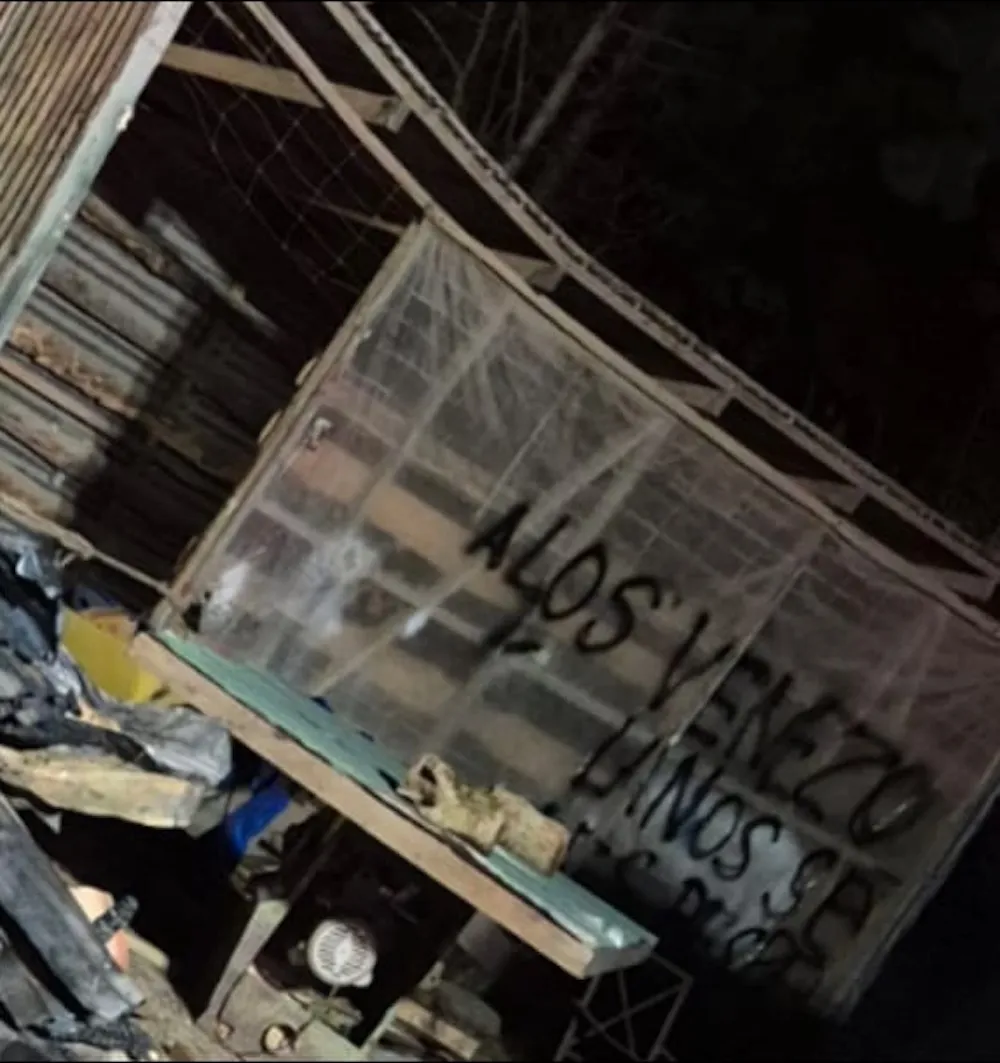 Investigan incendio en Pucón tras consigna “A los venezolanos se les respeta”