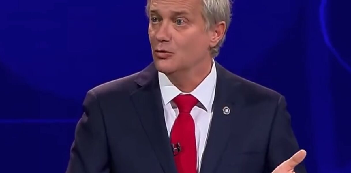 Kast se resta del debate