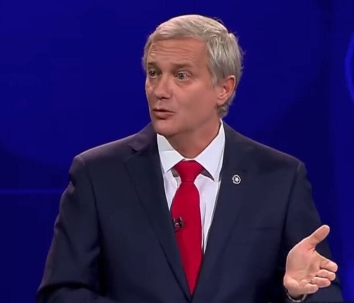 Kast se resta del debate