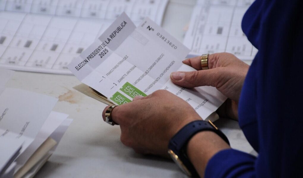 Segunda vuelta entre Jara y Kast cierra cinco años seguidos de comicios en Chile