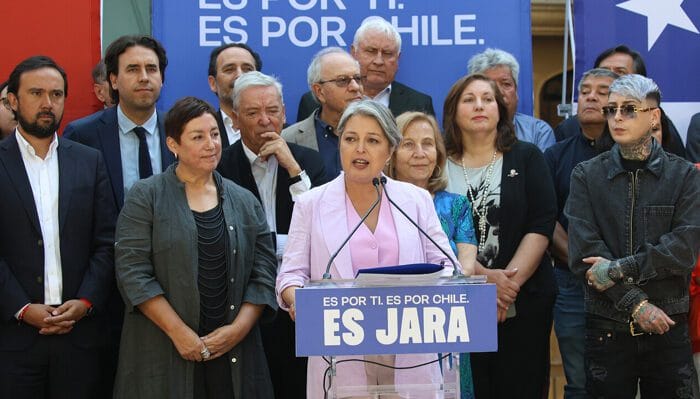Jara anuncia nuevo equipo territorial y apunta contra Kast por “propuestas clandestinas”
