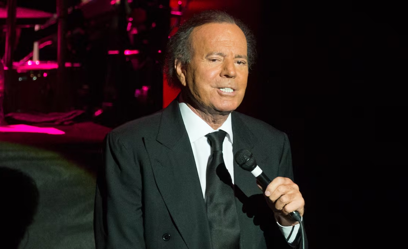 Julio Iglesias, cantante.
