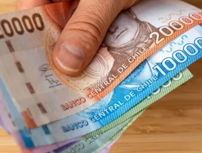 Billetes chilenos.
