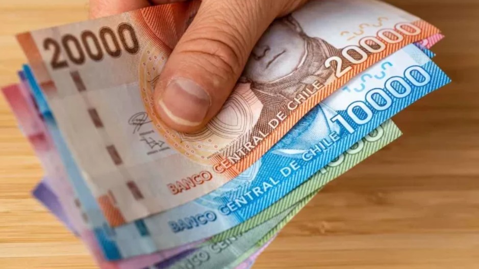 Billetes chilenos.