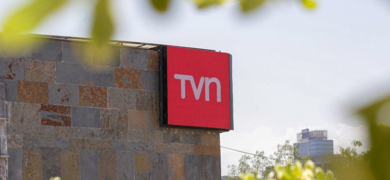 TVN se ubicó entre los tres canales más vistos de la televisión chilena este martes, superando a Canal 13 y destacando con programas como “La Fiera”, “Ahora Caigo” y “24 Horas Central”.