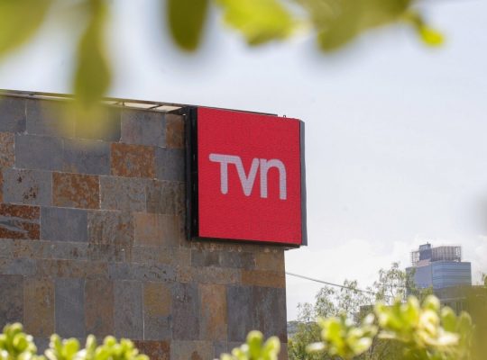 TVN se ubicó entre los tres canales más vistos de la televisión chilena este martes, superando a Canal 13 y destacando con programas como “La Fiera”, “Ahora Caigo” y “24 Horas Central”.