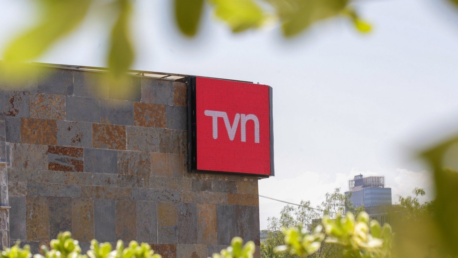 TVN se ubicó entre los tres canales más vistos de la televisión chilena este martes, superando a Canal 13 y destacando con programas como “La Fiera”, “Ahora Caigo” y “24 Horas Central”.