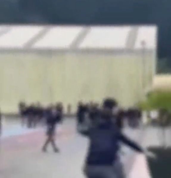 Masiva pelea en liceo de Talcahuano deja docentes heridos y estudiantes detenidos.