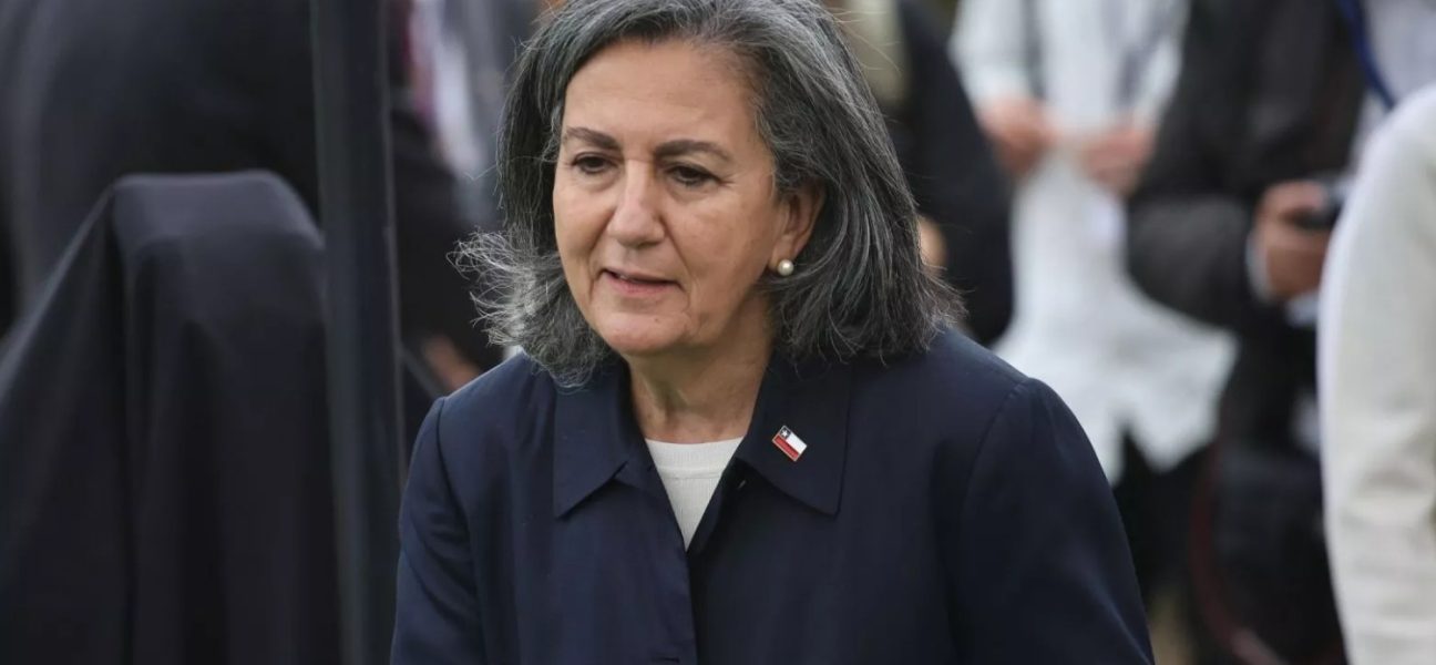 Ministra de Salud toma distancia de plan para reportar migrantes irregulares: “No podemos ir contra la ley.