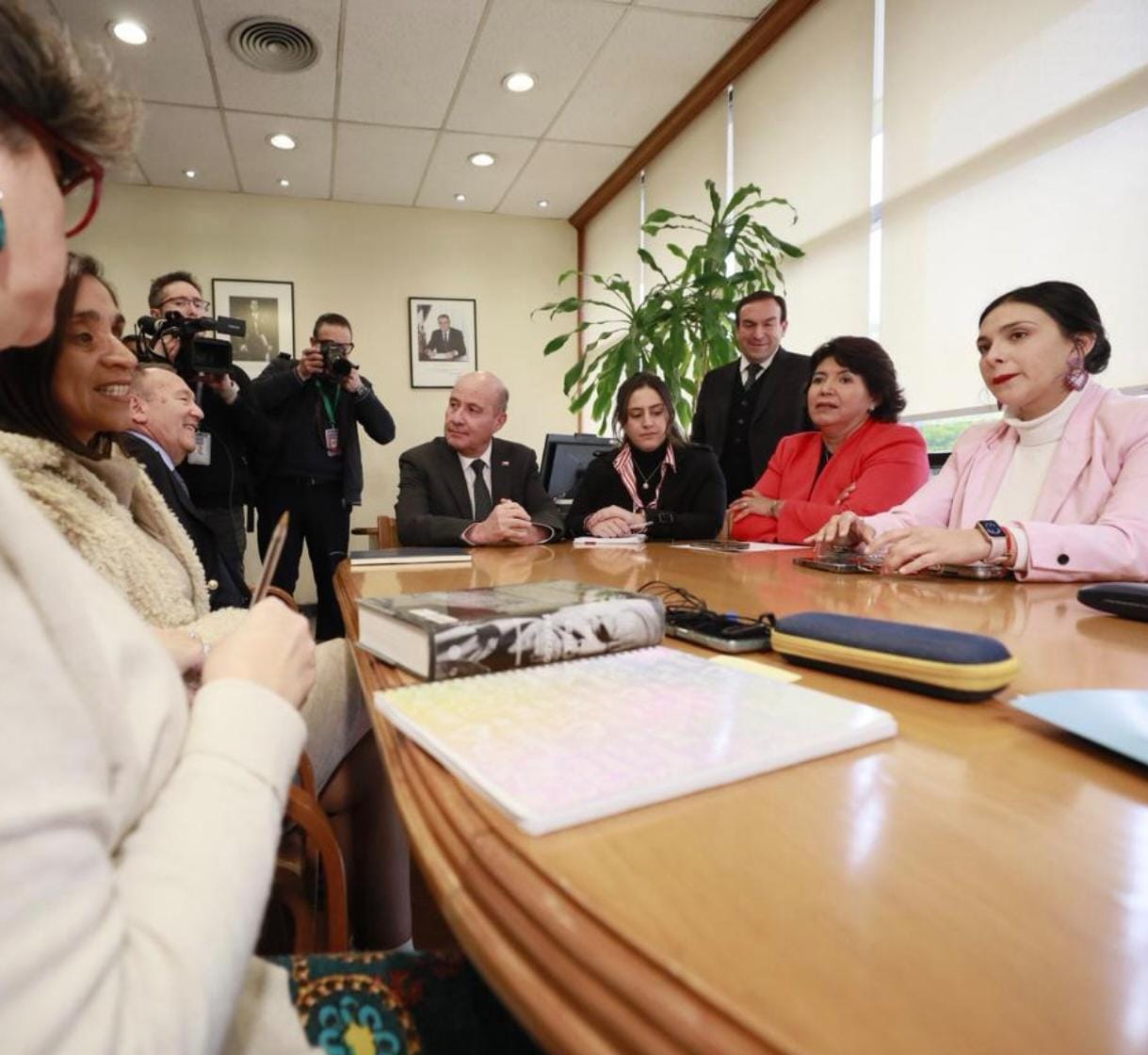 Ministro Quiroz sostiene almuerzo con la oposición para conversar sobre mega reforma