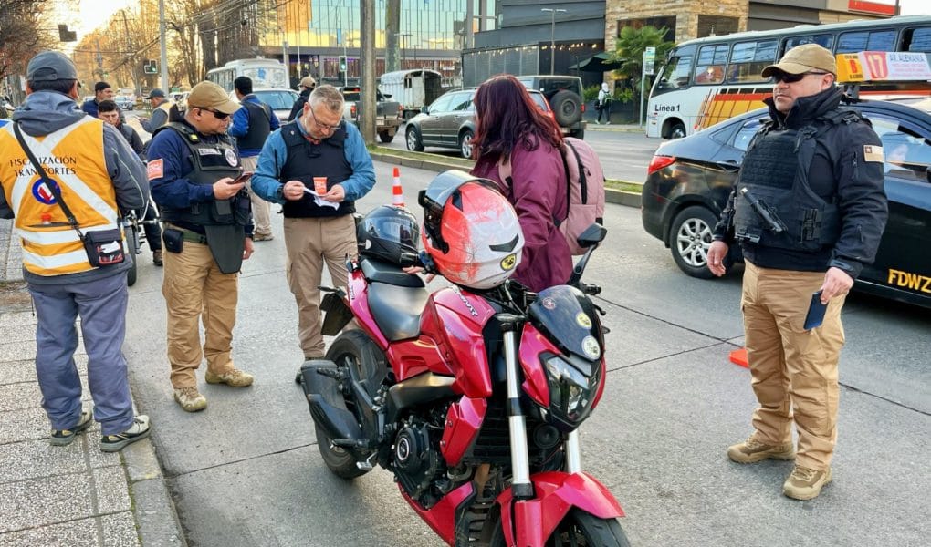 Fiscalización detecta a motociclistas que trabajaban ilegalmente como delivery en Temuco