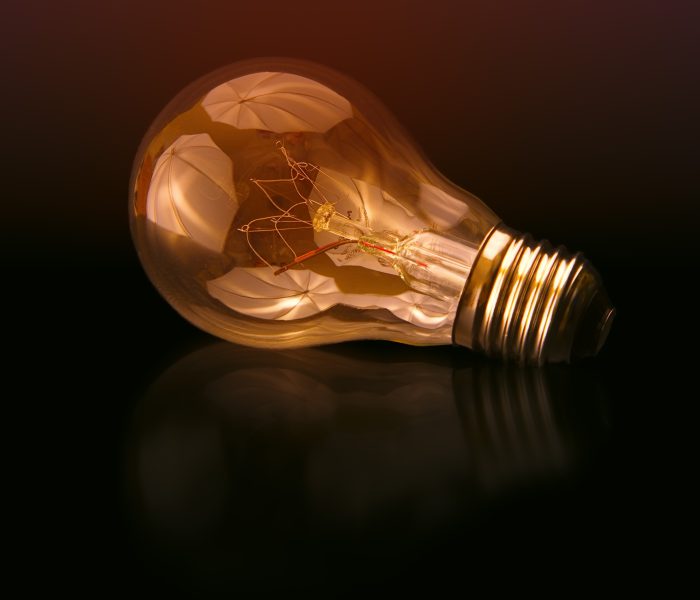 Gobierno presenta proyecto para evitar alza en las cuentas de la luz y regularizar deuda eléctrica