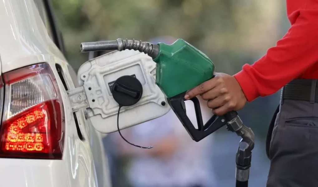 Alza de combustibles a días de las Fiestas Patrias
