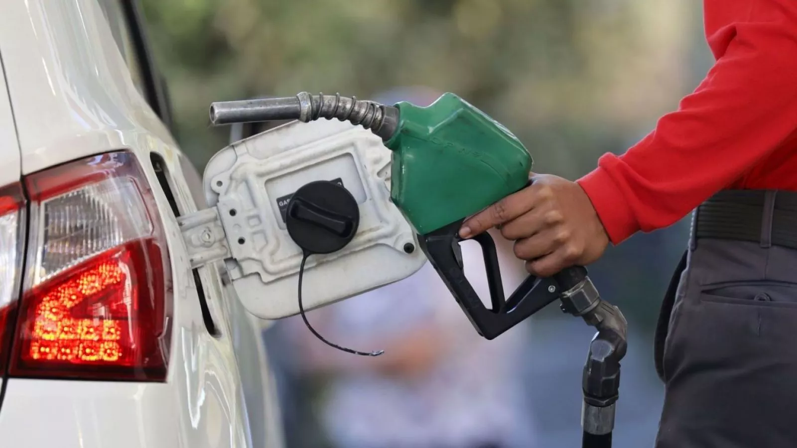 Alza de combustibles a días de las Fiestas Patrias